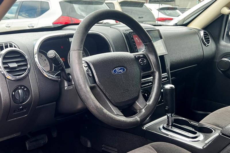 FORD EXPLORER XL 4X2 en venta en Quito, Ecuador