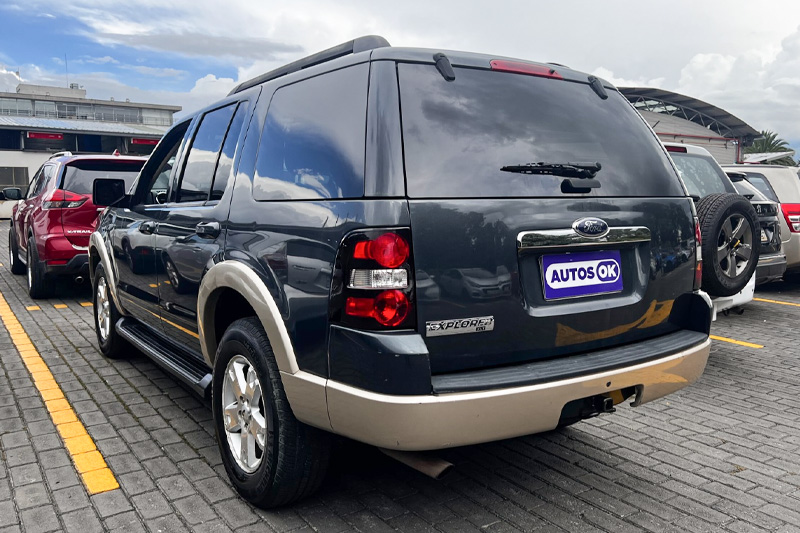 FORD EXPLORER XL 4X2 en venta en Quito, Ecuador